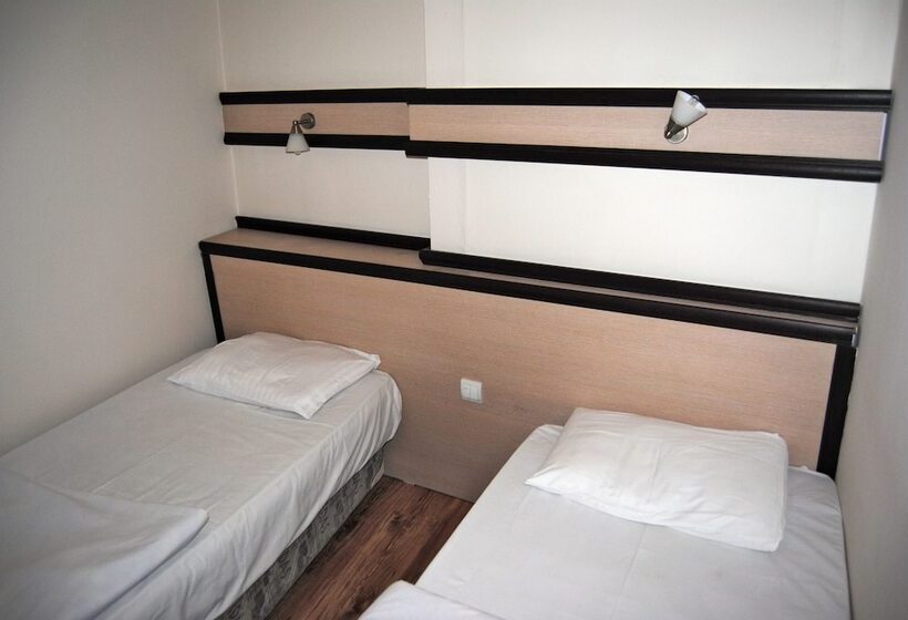 اتاق استاندارد با سرویس بهداشتی مشترک, Anzac House Youth Hostel