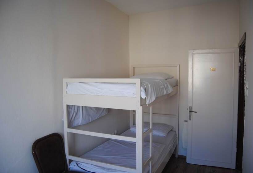 اتاق استاندارد چهارنفره با سرویس بهداشتی مشترک, Anzac House Youth Hostel