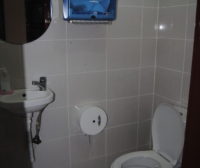 اتاق خانوادگی با سرویس بهداشتی مشترک, Anzac House Youth Hostel