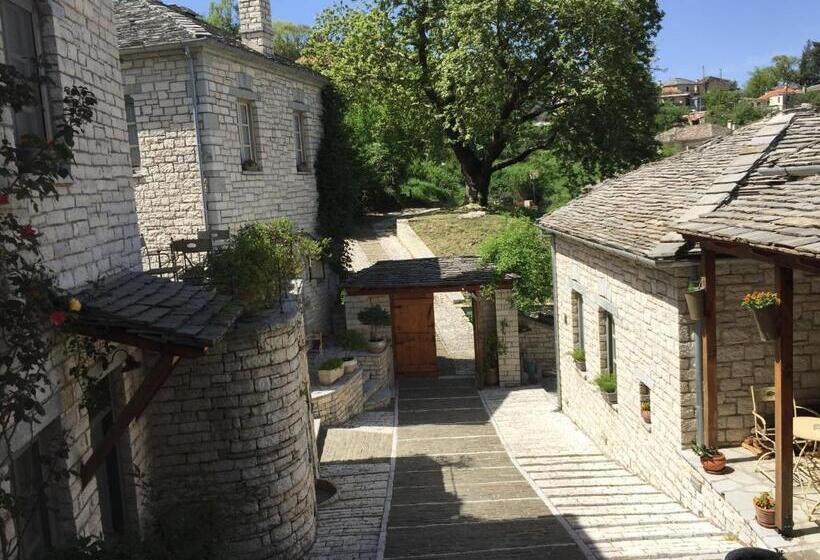 سوییت با چشم‌انداز کوه, Artsistas Houses