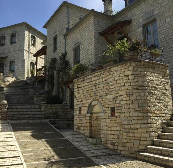 스위트, Artsistas Houses