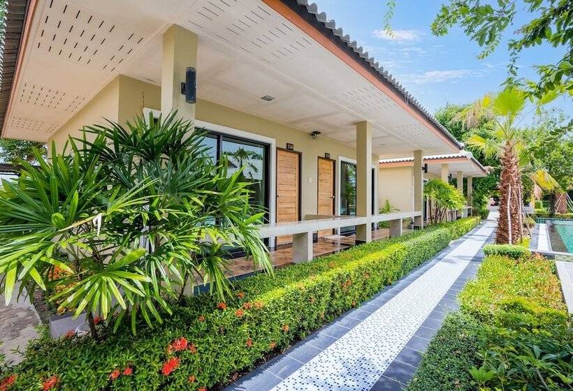 プールの見えるスーペリアルーム, Tontan Resort Chaam