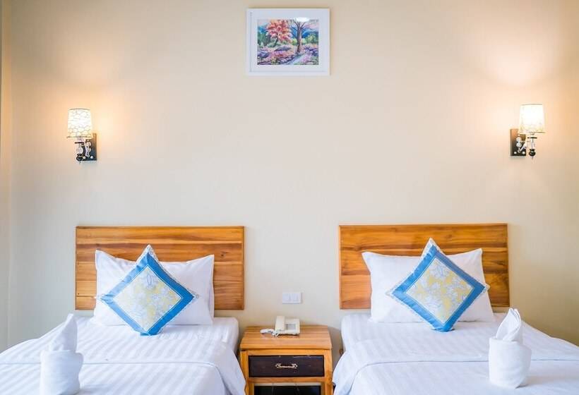 수피리어 룸 풀장 전망, Tontan Resort Chaam