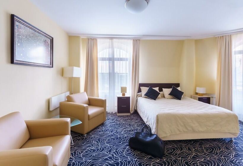 سوییت جونیور, Victoria Hotel Vyborg