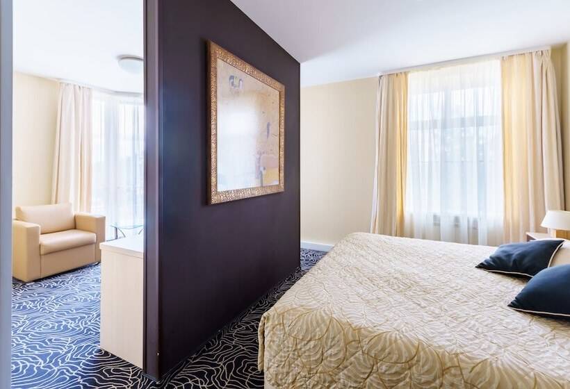 سوییت جونیور, Victoria Hotel Vyborg