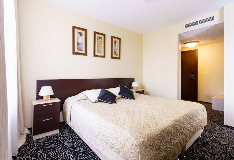 سوییت جونیور, Victoria Hotel Vyborg