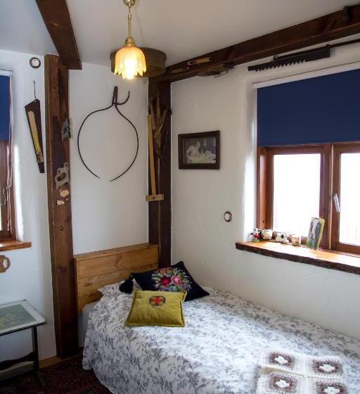 اتاق استاندارد با سرویس بهداشتی مشترک, Raven S Bed