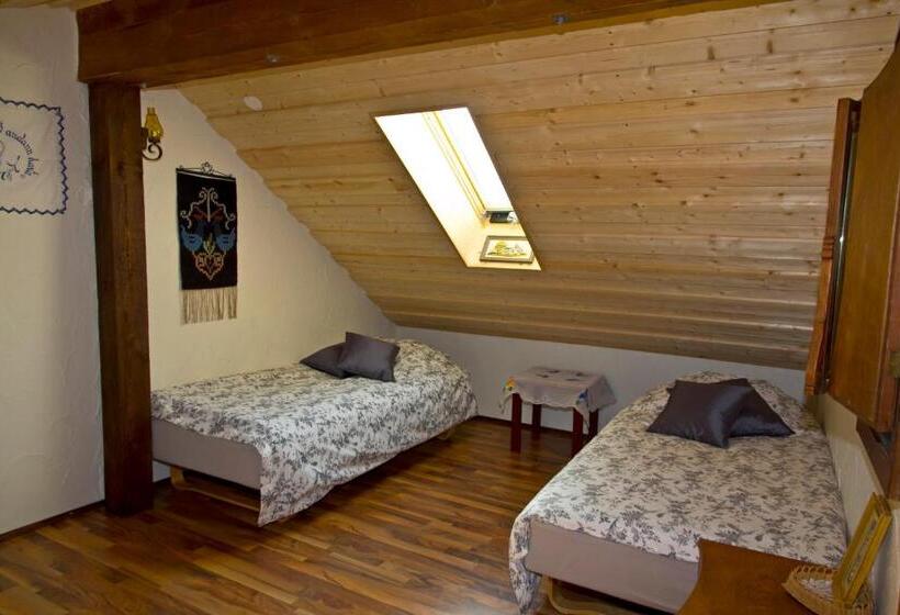 Habitación Cuádruple Estándar Baño Compartido, Raven S Bed
