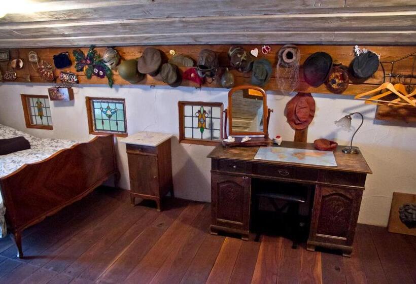 اتاق استاندارد چهارنفره با سرویس بهداشتی مشترک, Raven S Bed