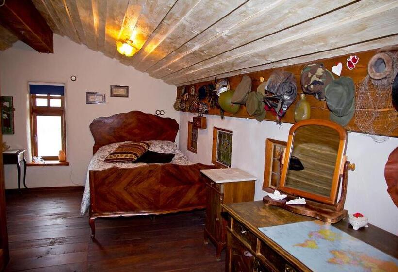Habitación Cuádruple Estándar Baño Compartido, Raven S Bed