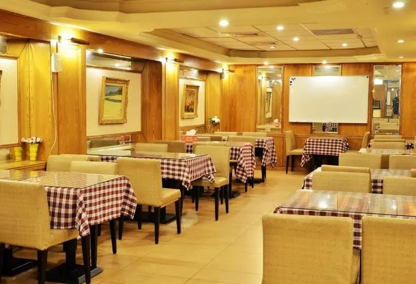 اتاق لوکس, Family Hotel Linsen