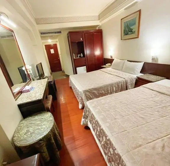 اتاق خانوادگی, Family Hotel Linsen