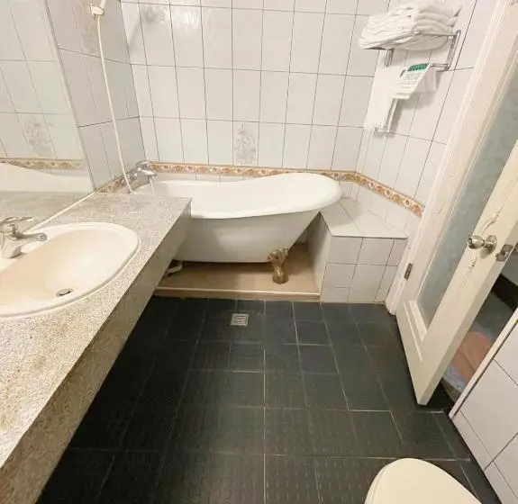 اتاق خانوادگی, Family Hotel Linsen