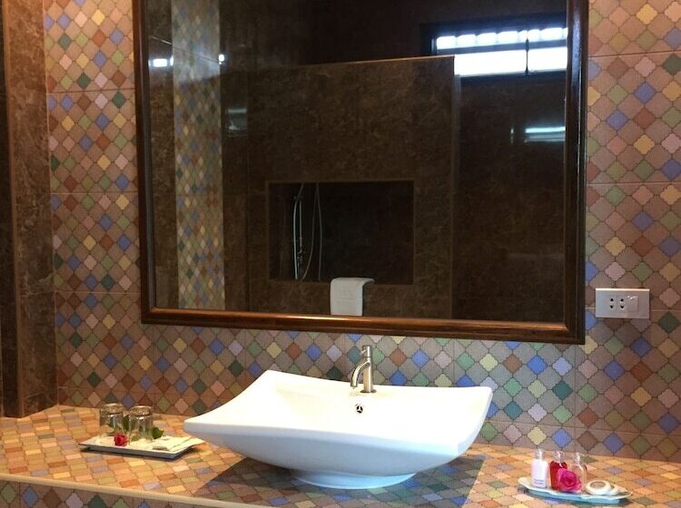 豪华房间, Phetcharat Grand Hotel Maesot