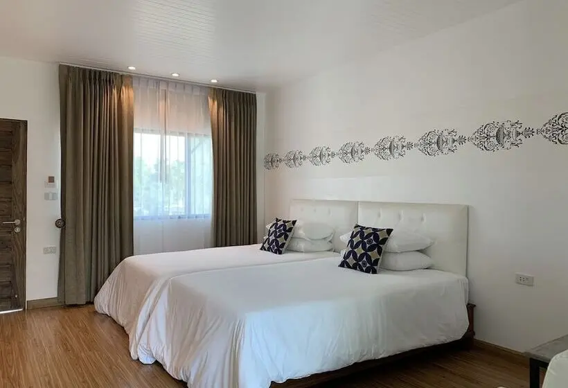 デラックスルーム, Phetcharat Grand Hotel Maesot