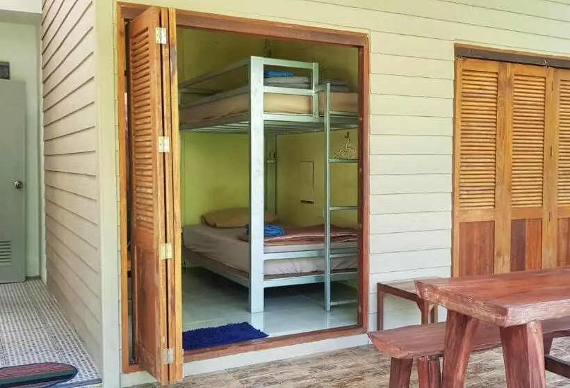 اتاق اکونومی, Baan Hinlad Home And Hostel