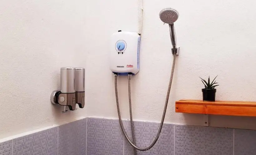 اتاق اکونومی, Baan Hinlad Home And Hostel