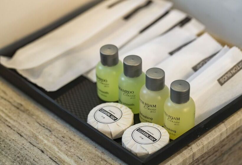 اتاق لوکس, 8 Mile