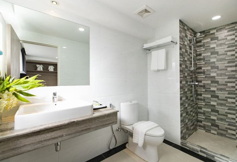 اتاق لوکس, 8 Mile