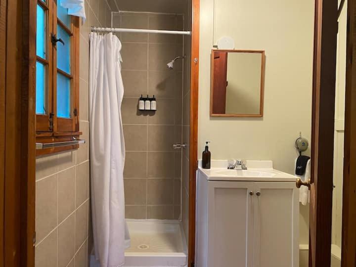 בקתה, Trekker, Treehouses Cabins And Lodge Rooms