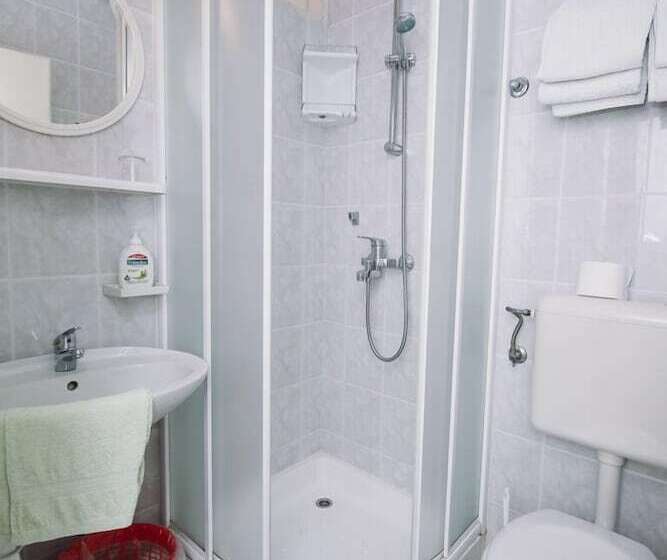 اتاق استاندارد با بالکن و چشم‌انداز دریا, Apartments & Rooms Peranic