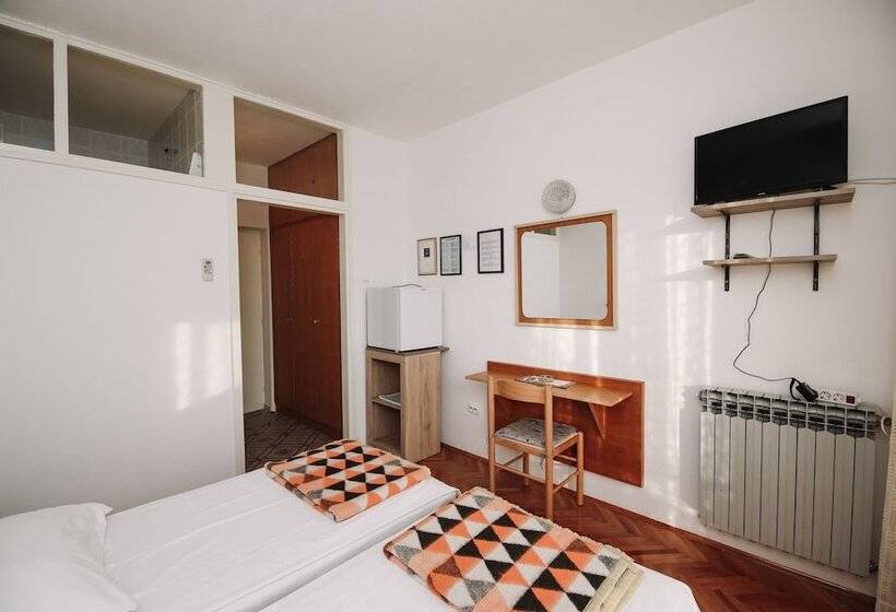 اتاق استاندارد با بالکن و چشم‌انداز دریا, Apartments & Rooms Peranic