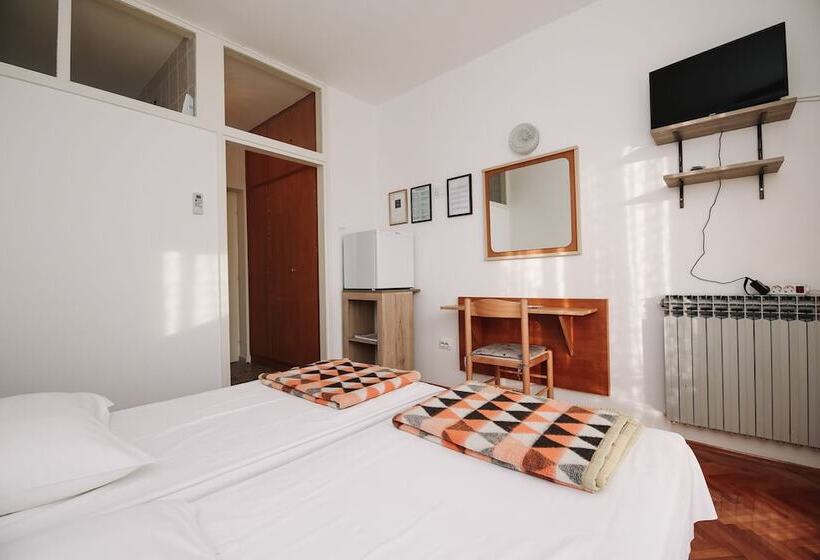 اتاق استاندارد با بالکن و چشم‌انداز دریا, Apartments & Rooms Peranic