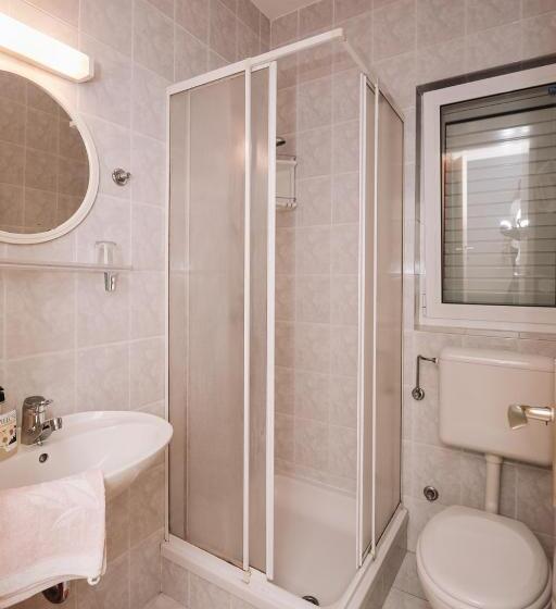 اتاق استاندارد با بالکن و چشم‌انداز دریا, Apartments & Rooms Peranic