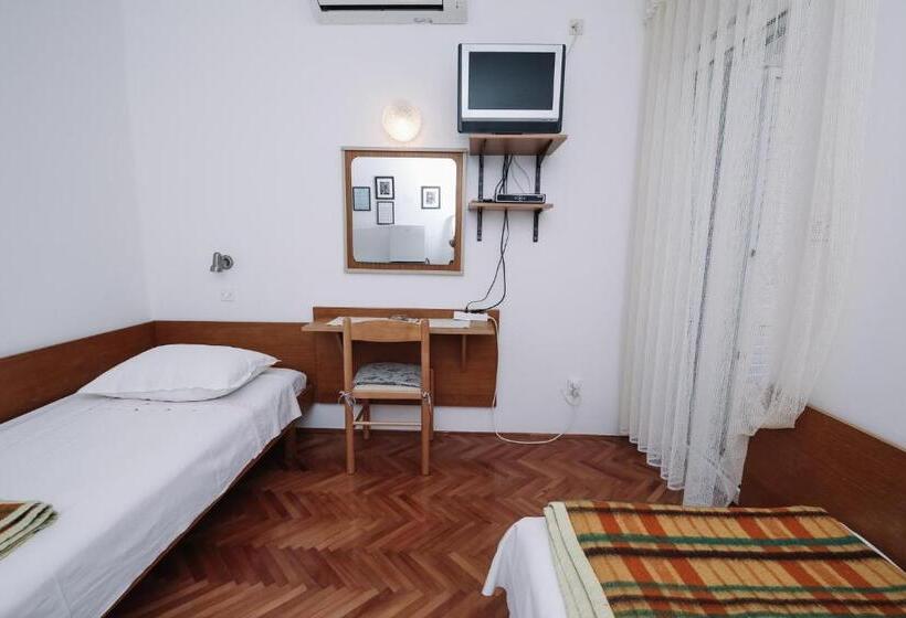 اتاق استاندارد با بالکن و چشم‌انداز دریا, Apartments & Rooms Peranic