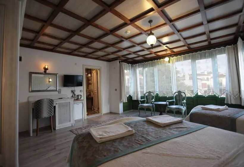 Deluxe Kolmen Hengen Huone, Celsus Boutique