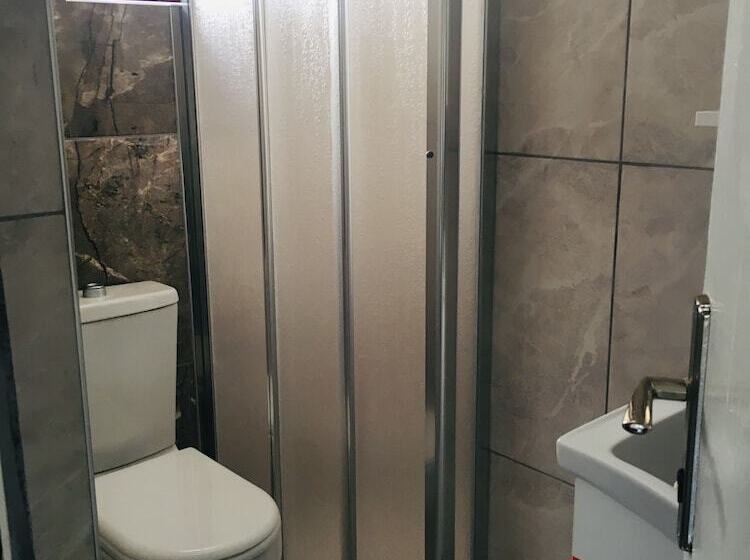 غرفة أساسية ثلاثية, Arden Pansiyon