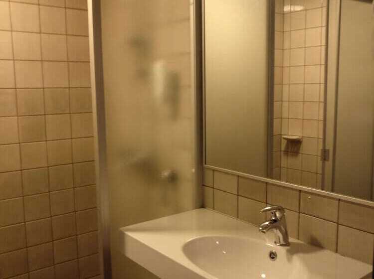 חדר סטנדרט לשלושה, Li Sodankylä