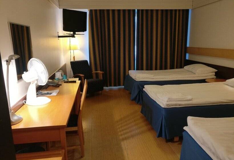 חדר סטנדרט לשלושה, Li Sodankylä