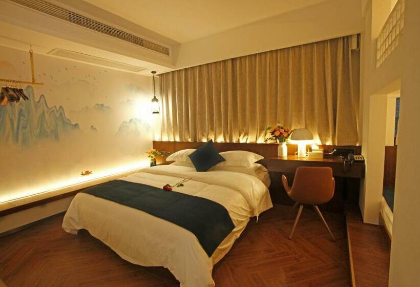 חדר משפחתי דלוקס, 張家界武陵源北岸輕奢客棧 森林公園店