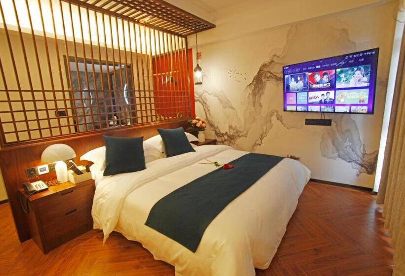 חדר סטנדרט עם מיטת קינג, 張家界武陵源北岸輕奢客棧 森林公園店