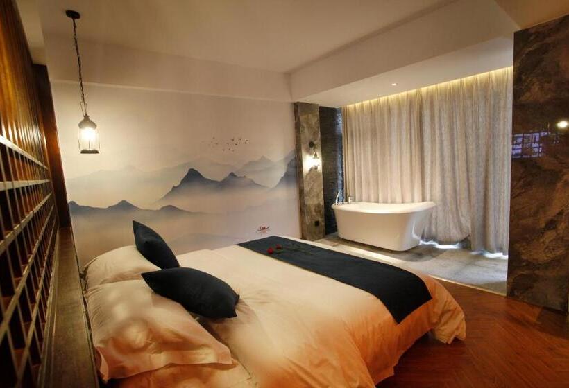 סוויטת ג'וניור נוף הרים, 張家界武陵源北岸輕奢客棧 森林公園店