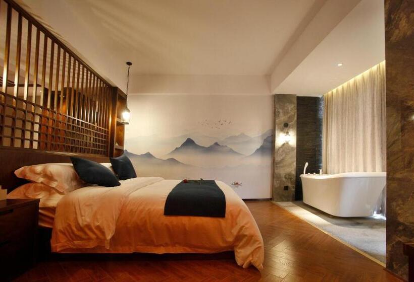 סוויטת ג'וניור נוף הרים, 張家界武陵源北岸輕奢客棧 森林公園店