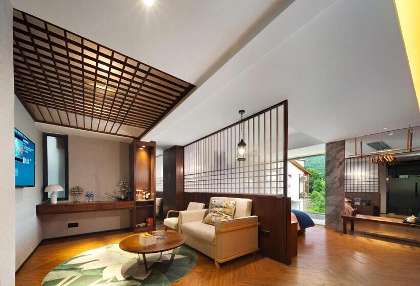 סוויטת ג'וניור נוף הרים, 張家界武陵源北岸輕奢客棧 森林公園店