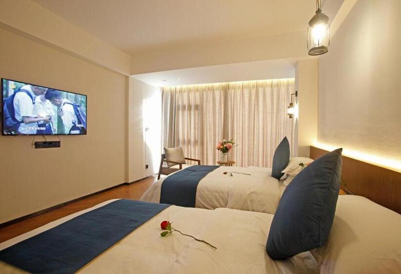 חדר משפחתי דלוקס, 張家界武陵源北岸輕奢客棧 森林公園店