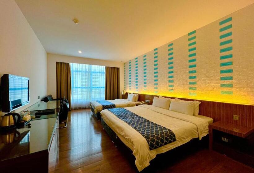 Трехместный Номер Deluxe, New World Express Motel