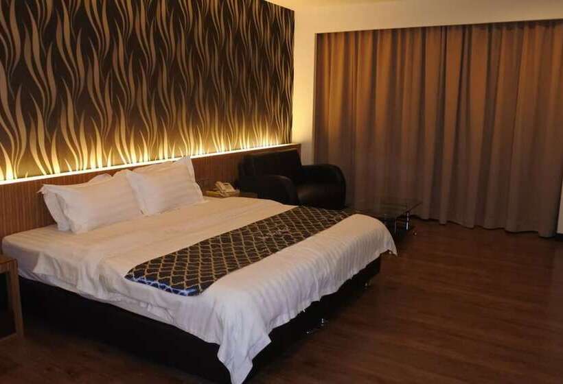Номер Стандарт, New World Express Motel