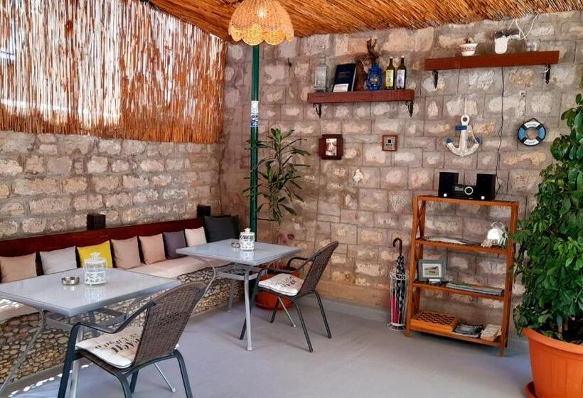 آپارتمان 1 خوابه با تراس, Pansion Ivan & Ivana