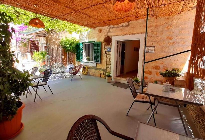 آپارتمان 1 خوابه با تراس, Pansion Ivan & Ivana