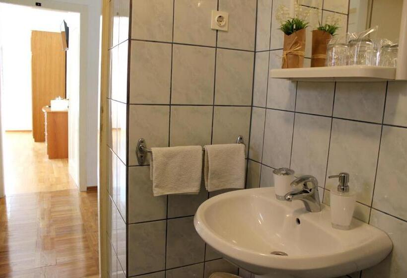 اتاق استاندارد, Pansion Ivan & Ivana