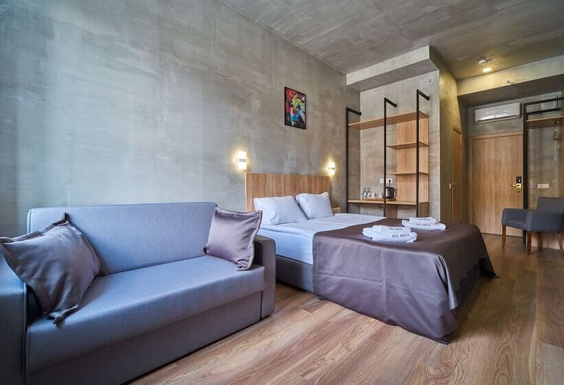 家庭间, Red Brick Hotel Presnya