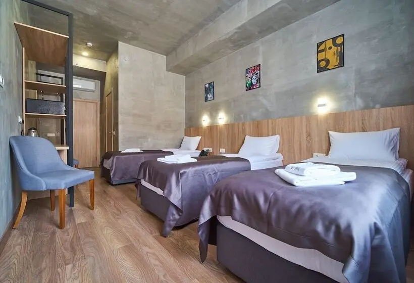 اتاق استاندارد سه نفره, Red Brick Hotel Presnya