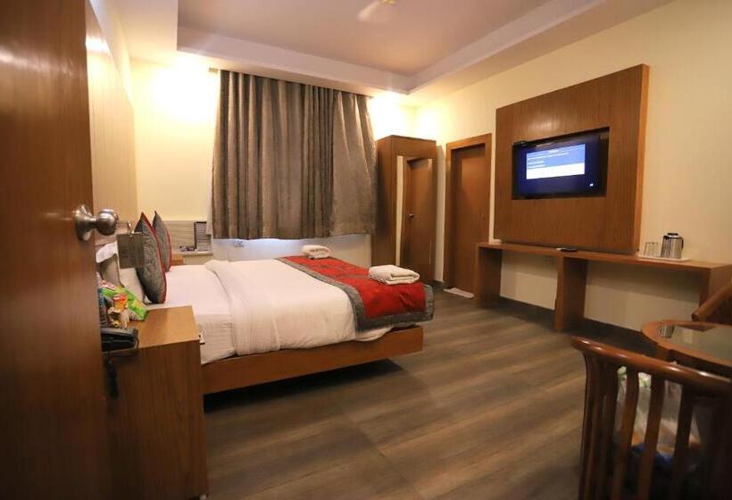 带大床的豪华间, Aries