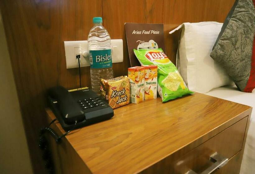 基本三人间, Aries