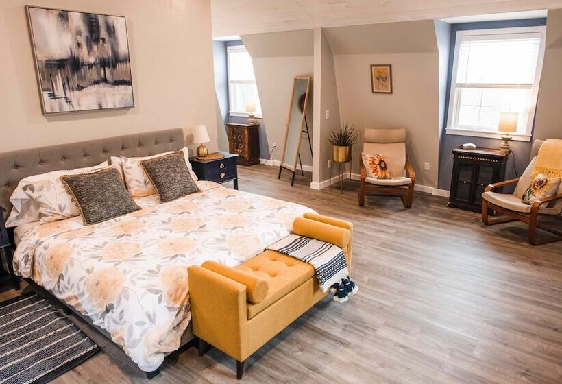 סוויטה דלוקס, Moonshadow B&b