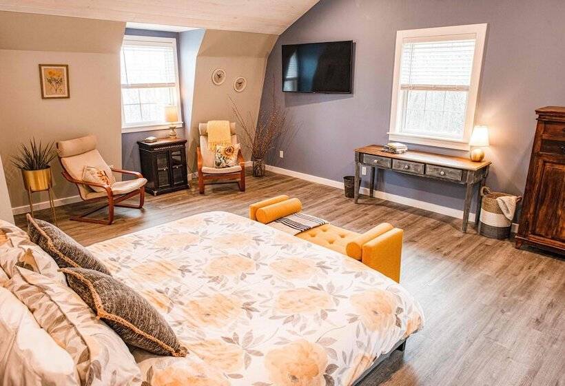 סוויטה דלוקס, Moonshadow B&b